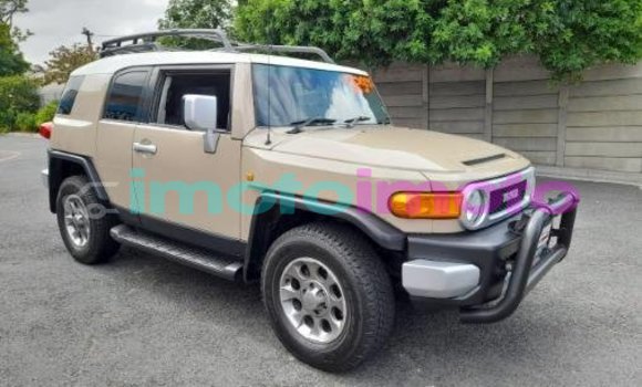 Buy Used Toyota FJ Cruiser White Car in Pretoria in Gauteng Buy Used Toyota FJ Cruiser White Car in Pretoria in Gauteng