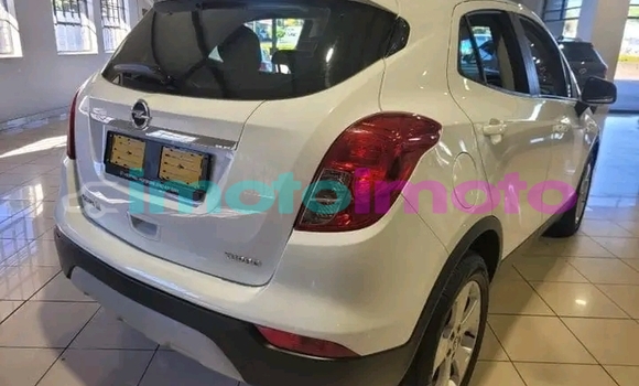 Buy Used Opel Mokka White Car in Johannesburg in Gauteng