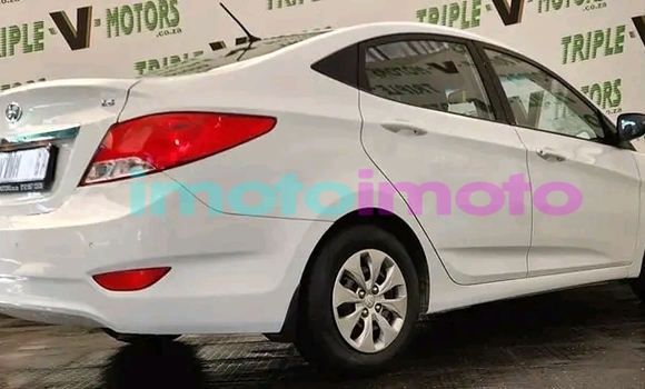 Buy Used Hyundai Accent White Car in Ferndale in Gauteng Buy Used Hyundai Accent White Car in Ferndale in Gauteng