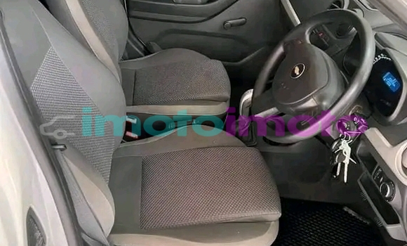Buy Used Chevrolet Uplander White Car in Alrode in Gauteng Buy Used Chevrolet Uplander White Car in Alrode in Gauteng