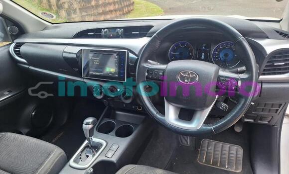 Buy Used Toyota Hilux White Car in Gauteng in Gauteng Buy Used Toyota Hilux White Car in Gauteng in Gauteng