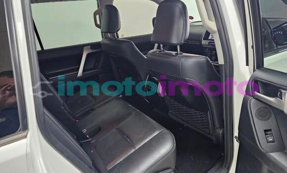 Buy Used Toyota Land Cruiser Prado White Car in Gauteng in Gauteng Buy Used Toyota Land Cruiser Prado White Car in Gauteng in Gauteng