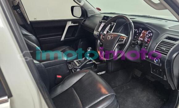 Buy Used Toyota Land Cruiser Prado White Car in Gauteng in Gauteng Buy Used Toyota Land Cruiser Prado White Car in Gauteng in Gauteng