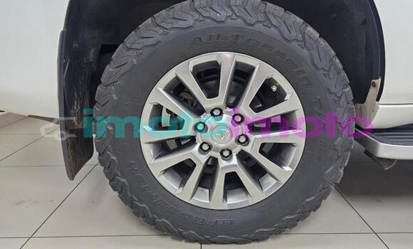 Buy Used Toyota Land Cruiser Prado White Car in Gauteng in Gauteng Buy Used Toyota Land Cruiser Prado White Car in Gauteng in Gauteng