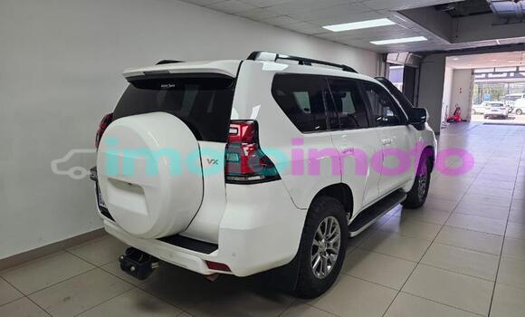 Buy Used Toyota Land Cruiser Prado White Car in Gauteng in Gauteng Buy Used Toyota Land Cruiser Prado White Car in Gauteng in Gauteng
