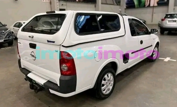 Buy Used Opel Corsa White Car in Ermelo in Mpumalanga Buy Used Opel Corsa White Car in Ermelo in Mpumalanga