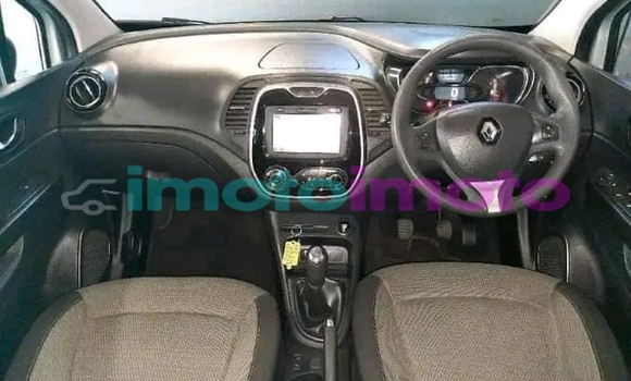 Buy Used Renault Captur White Car in Emzinoni in Mpumalanga Buy Used Renault Captur White Car in Emzinoni in Mpumalanga
