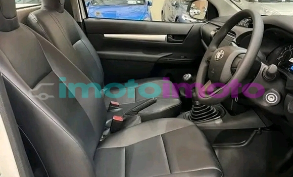 Buy Used Toyota Hilux White Car in Gauteng in Gauteng Buy Used Toyota Hilux White Car in Gauteng in Gauteng
