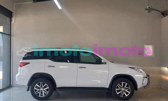 Buy Used Toyota Fortuner White Car in Johannesburg in Gauteng Buy Used Toyota Fortuner White Car in Johannesburg in Gauteng