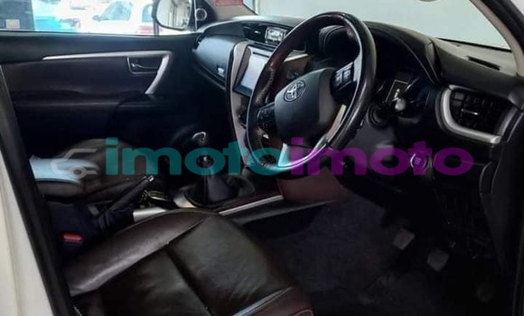 Buy Used Toyota Fortuner White Car in Johannesburg in Gauteng Buy Used Toyota Fortuner White Car in Johannesburg in Gauteng