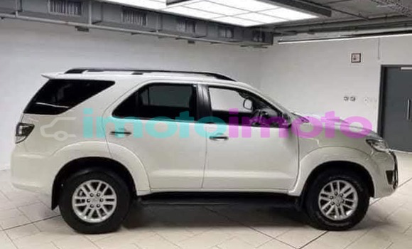 Buy Used Toyota Fortuner White Car in Johannesburg in Gauteng Buy Used Toyota Fortuner White Car in Johannesburg in Gauteng