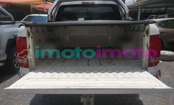 Buy Used Volkswagen Amarok White Car in Gauteng in Gauteng Buy Used Volkswagen Amarok White Car in Gauteng in Gauteng