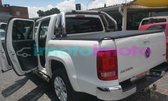 Buy Used Volkswagen Amarok White Car in Gauteng in Gauteng Buy Used Volkswagen Amarok White Car in Gauteng in Gauteng