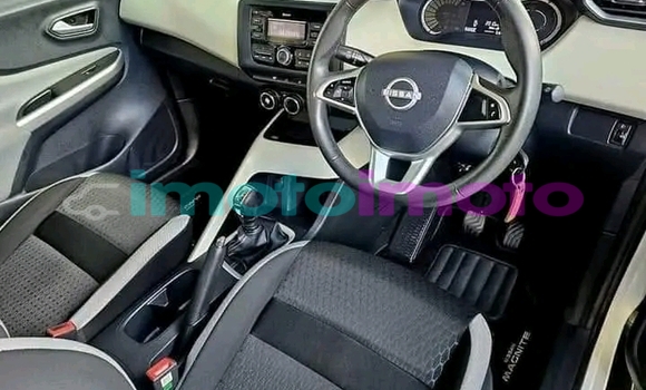 Buy Used Nissan Magnite White Car in Boksburg in Gauteng Buy Used Nissan Magnite White Car in Boksburg in Gauteng