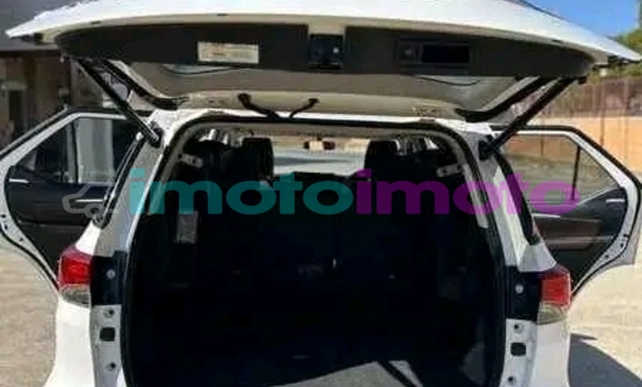 Buy Used Toyota Fortuner White Car in Boksburg in Gauteng Buy Used Toyota Fortuner White Car in Boksburg in Gauteng