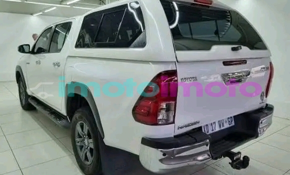 Buy Used Toyota Hilux White Car in Booysens in Gauteng Buy Used Toyota Hilux White Car in Booysens in Gauteng