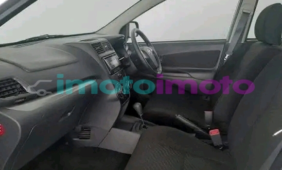 Buy Used Toyota Avanza White Car in Booysens in Gauteng Buy Used Toyota Avanza White Car in Booysens in Gauteng