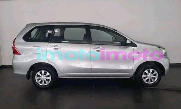 Buy Used Toyota Avanza White Car in Booysens in Gauteng Buy Used Toyota Avanza White Car in Booysens in Gauteng