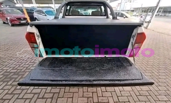 Buy Used Isuzu D-Max White Car in Boksburg in Gauteng Buy Used Isuzu D-Max White Car in Boksburg in Gauteng