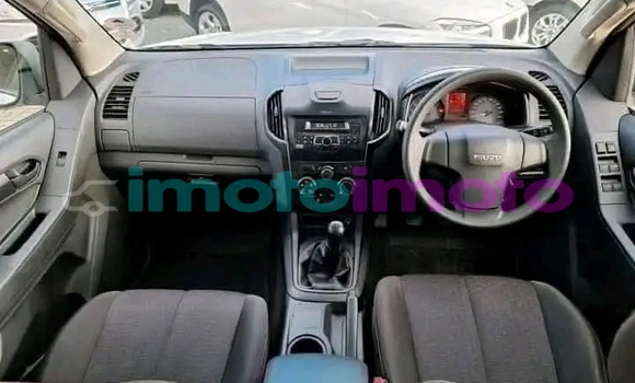 Buy Used Isuzu D-Max White Car in Boksburg in Gauteng Buy Used Isuzu D-Max White Car in Boksburg in Gauteng