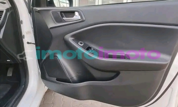 Buy Used Hyundai i20 White Car in Dainfern in Gauteng Buy Used Hyundai i20 White Car in Dainfern in Gauteng