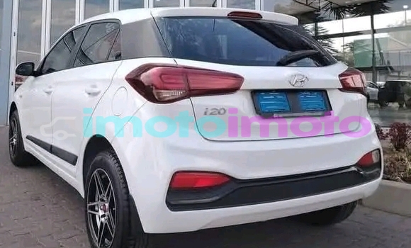 Buy Used Hyundai i20 White Car in Dainfern in Gauteng Buy Used Hyundai i20 White Car in Dainfern in Gauteng