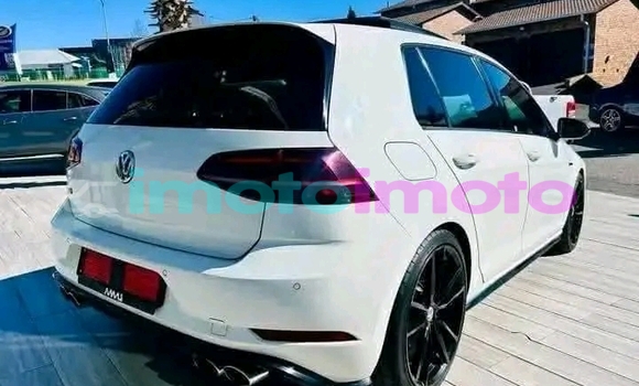 Buy Used Volkswagen Golf White Car in Dainfern in Gauteng Buy Used Volkswagen Golf White Car in Dainfern in Gauteng
