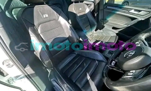 Buy Used Volkswagen Golf White Car in Dainfern in Gauteng Buy Used Volkswagen Golf White Car in Dainfern in Gauteng