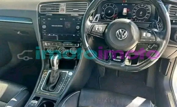 Buy Used Volkswagen Golf White Car in Dainfern in Gauteng Buy Used Volkswagen Golf White Car in Dainfern in Gauteng