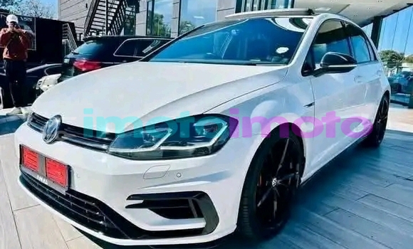 Buy Used Volkswagen Golf White Car in Dainfern in Gauteng Buy Used Volkswagen Golf White Car in Dainfern in Gauteng