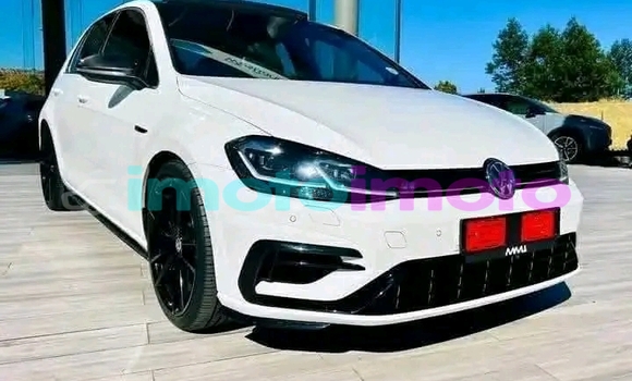 Buy Used Volkswagen Golf White Car in Dainfern in Gauteng Buy Used Volkswagen Golf White Car in Dainfern in Gauteng