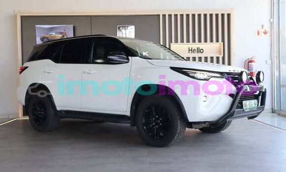 Buy Used Toyota Fortuner White Car in Johannesburg in Gauteng Buy Used Toyota Fortuner White Car in Johannesburg in Gauteng