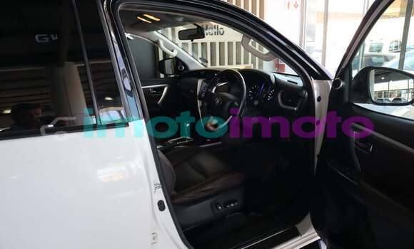Buy Used Toyota Fortuner White Car in Johannesburg in Gauteng Buy Used Toyota Fortuner White Car in Johannesburg in Gauteng