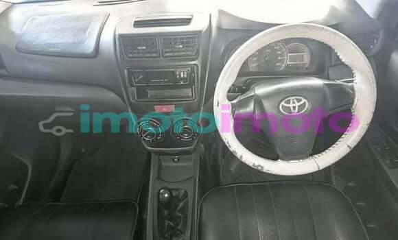 Buy Used Toyota Avanza White Car in Johannesburg in Gauteng Buy Used Toyota Avanza White Car in Johannesburg in Gauteng