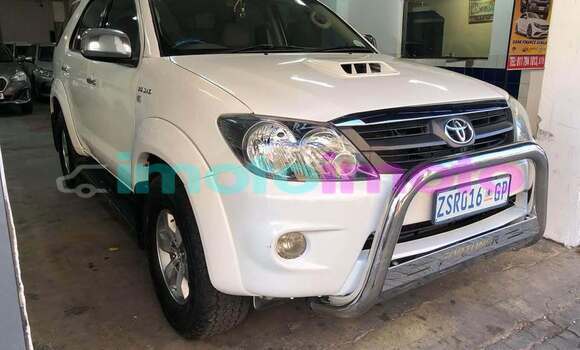 Buy Used Toyota Fortuner White Car in Johannesburg in Gauteng Buy Used Toyota Fortuner White Car in Johannesburg in Gauteng
