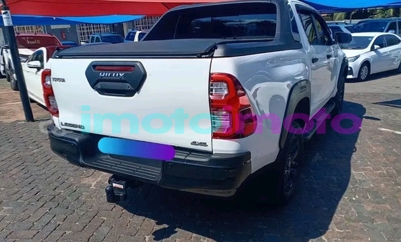Buy Used Toyota Hilux White Car in Dendron in Limpopo Buy Used Toyota Hilux White Car in Dendron in Limpopo