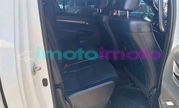 Buy Used Toyota Hilux White Car in Dendron in Limpopo Buy Used Toyota Hilux White Car in Dendron in Limpopo