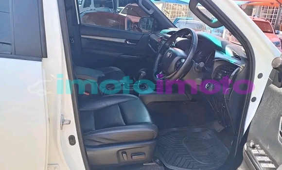 Buy Used Toyota Hilux White Car in Dendron in Limpopo Buy Used Toyota Hilux White Car in Dendron in Limpopo