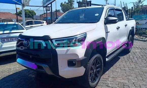 Buy Used Toyota Hilux White Car in Dendron in Limpopo Buy Used Toyota Hilux White Car in Dendron in Limpopo