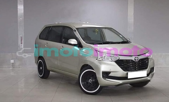 Buy Used Toyota Avanza Beige Car in Vereeniging in Gauteng Buy Used Toyota Avanza Beige Car in Vereeniging in Gauteng