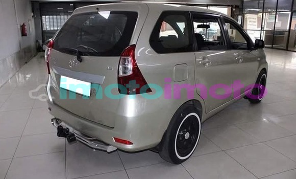 Buy Used Toyota Avanza Beige Car in Vereeniging in Gauteng Buy Used Toyota Avanza Beige Car in Vereeniging in Gauteng
