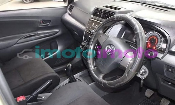 Buy Used Toyota Avanza Beige Car in Vereeniging in Gauteng Buy Used Toyota Avanza Beige Car in Vereeniging in Gauteng