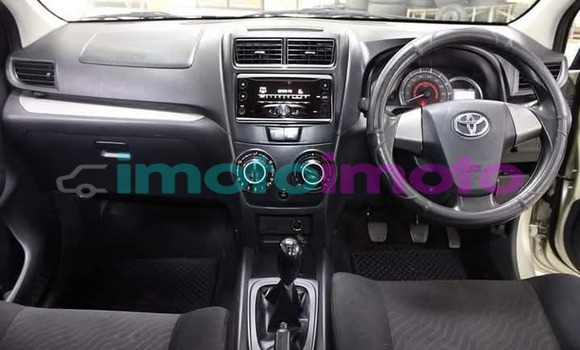 Buy Used Toyota Avanza Beige Car in Vereeniging in Gauteng Buy Used Toyota Avanza Beige Car in Vereeniging in Gauteng