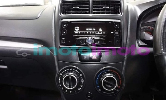 Buy Used Toyota Avanza Beige Car in Vereeniging in Gauteng Buy Used Toyota Avanza Beige Car in Vereeniging in Gauteng