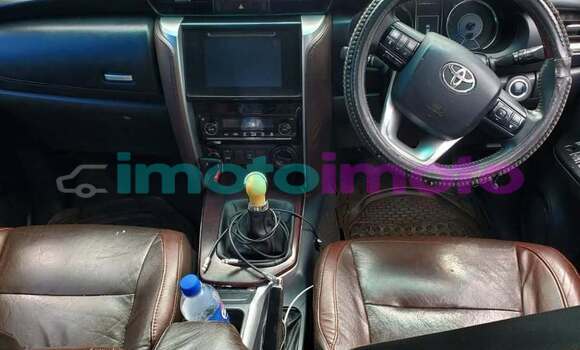 Buy Used Toyota Fortuner White Car in Johannesburg in Gauteng Buy Used Toyota Fortuner White Car in Johannesburg in Gauteng