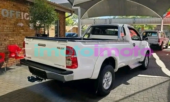 Buy Used Toyota Hilux White Car in Booysens in Gauteng Buy Used Toyota Hilux White Car in Booysens in Gauteng