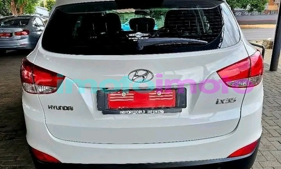 Buy Used Hyundai ix35 White Car in Emjindini in Mpumalanga Buy Used Hyundai ix35 White Car in Emjindini in Mpumalanga