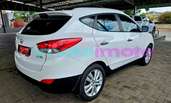 Buy Used Hyundai ix35 White Car in Emjindini in Mpumalanga Buy Used Hyundai ix35 White Car in Emjindini in Mpumalanga