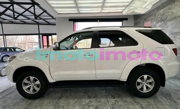 Buy Used Toyota Fortuner White Car in Boksburg in Gauteng Buy Used Toyota Fortuner White Car in Boksburg in Gauteng