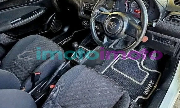 Buy Used Suzuki Swift White Car in Boksburg in Gauteng Buy Used Suzuki Swift White Car in Boksburg in Gauteng